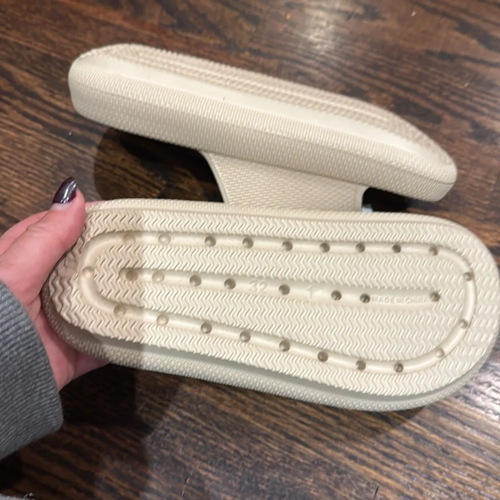 Beige kids Slide Sandals. NWT